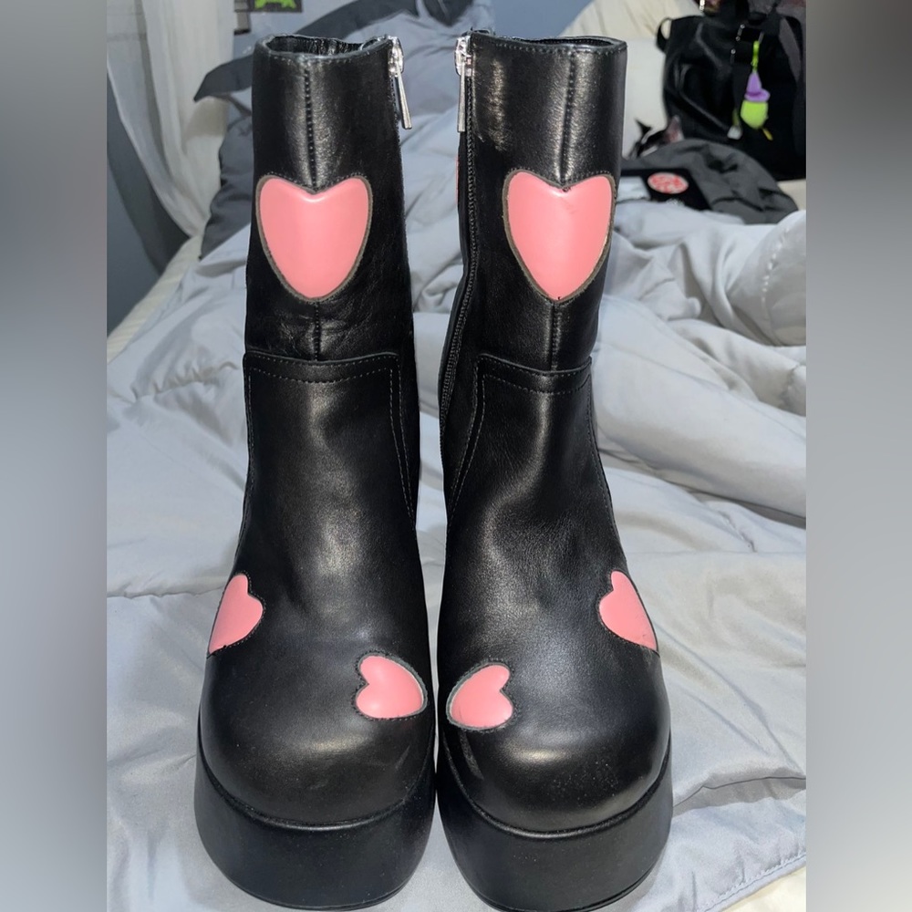Almost new Steve Madden Sweetheart chunky heart platform boots